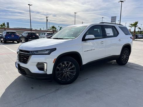 Used 2023 Chevrolet Traverse RS w/ LPO, Floor Liner Package image 3