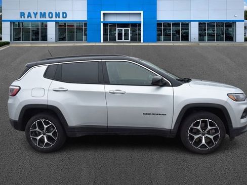 Used 2025 Jeep Compass Limited image 2