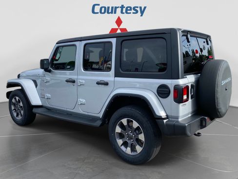Used 2022 Jeep Wrangler Unlimited Sahara w/ Cold Weather Group AWD/4WD image 3