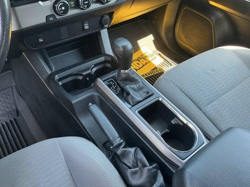 Used 2018 Toyota Tacoma SR5 RWD image 18
