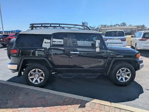 Used 2014 Toyota FJ Cruiser 4WD w/ Upgrade Package image 4