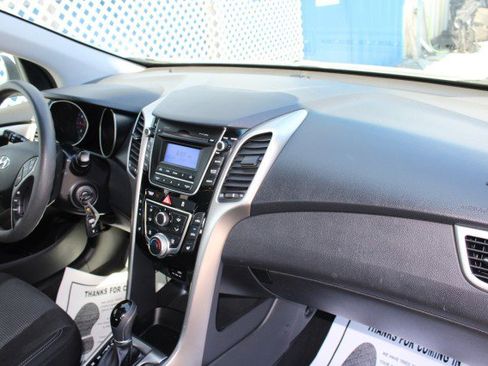 Used 2016 Hyundai Elantra GT FWD image 9