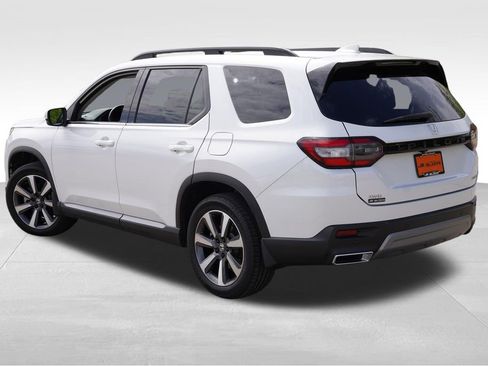 Used 2023 Honda Pilot Touring image 7
