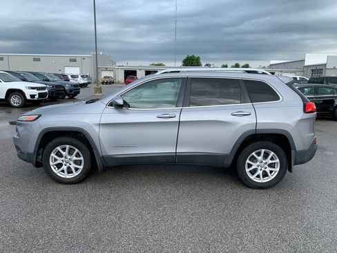 Used 2014 Jeep Cherokee Latitude w/ Comfort/Convenience Group AWD/4WD image 3