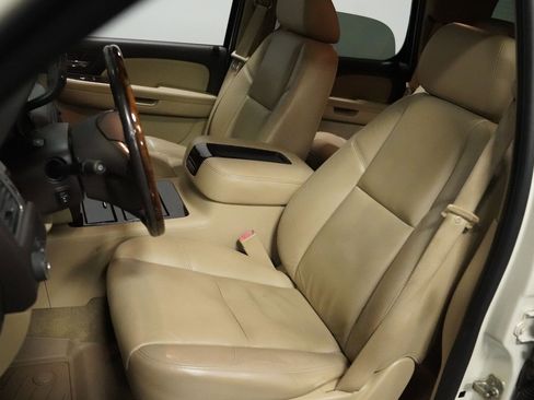 Used 2009 GMC Yukon Denali image 38