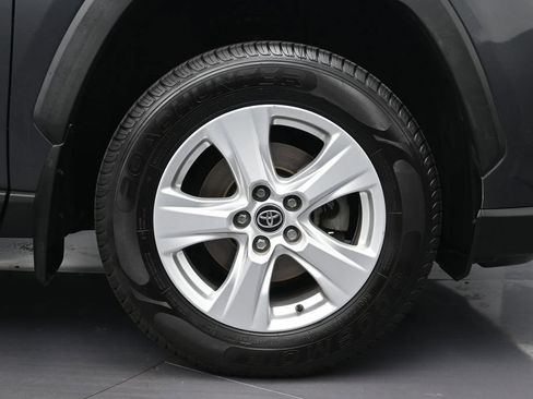 Used 2021 Toyota RAV4 XLE AWD/4WD image 9