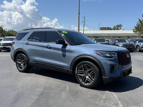 Certified 2026 Ford Explorer ST-Line w/ ST-Line Street Pack RWD image 2