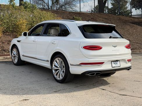 Used 2023 Bentley Bentayga image 3
