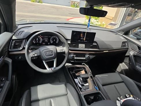 Used 2025 Audi Q5 e Premium Plus w/ Premium Plus Package image 11