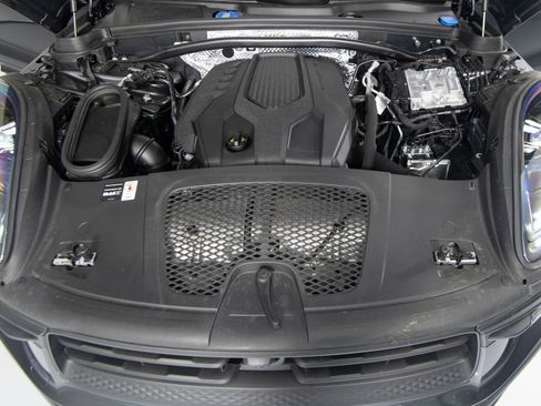Certified 2026 Porsche Macan AWD/4WD image 47