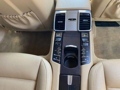Used 2014 Porsche Panamera 4 image 15