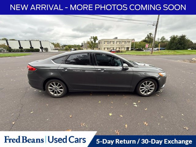 Used 2017 Ford Fusion SE w/ Fusion SE Technology Package FWD image 8