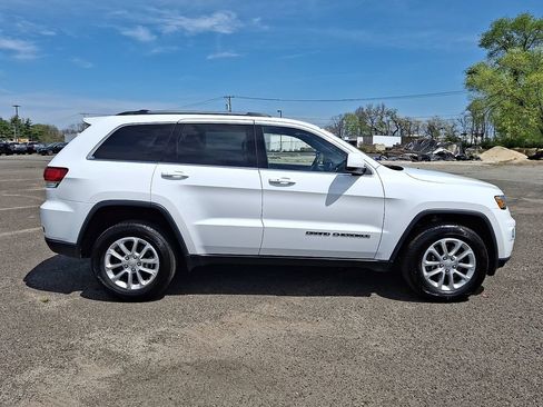 Used 2021 Jeep Grand Cherokee Laredo AWD/4WD image 13