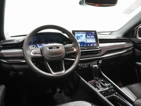 Certified 2025 Jeep Compass Trailhawk w/ Trailer Tow Group image 18