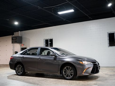 Used 2017 Toyota Camry SE image 7