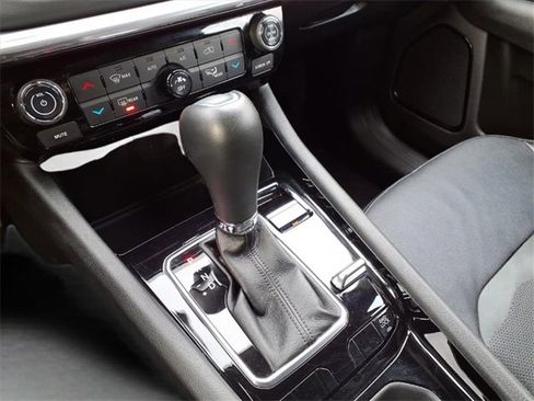 Used 2023 Jeep Compass Limited image 5