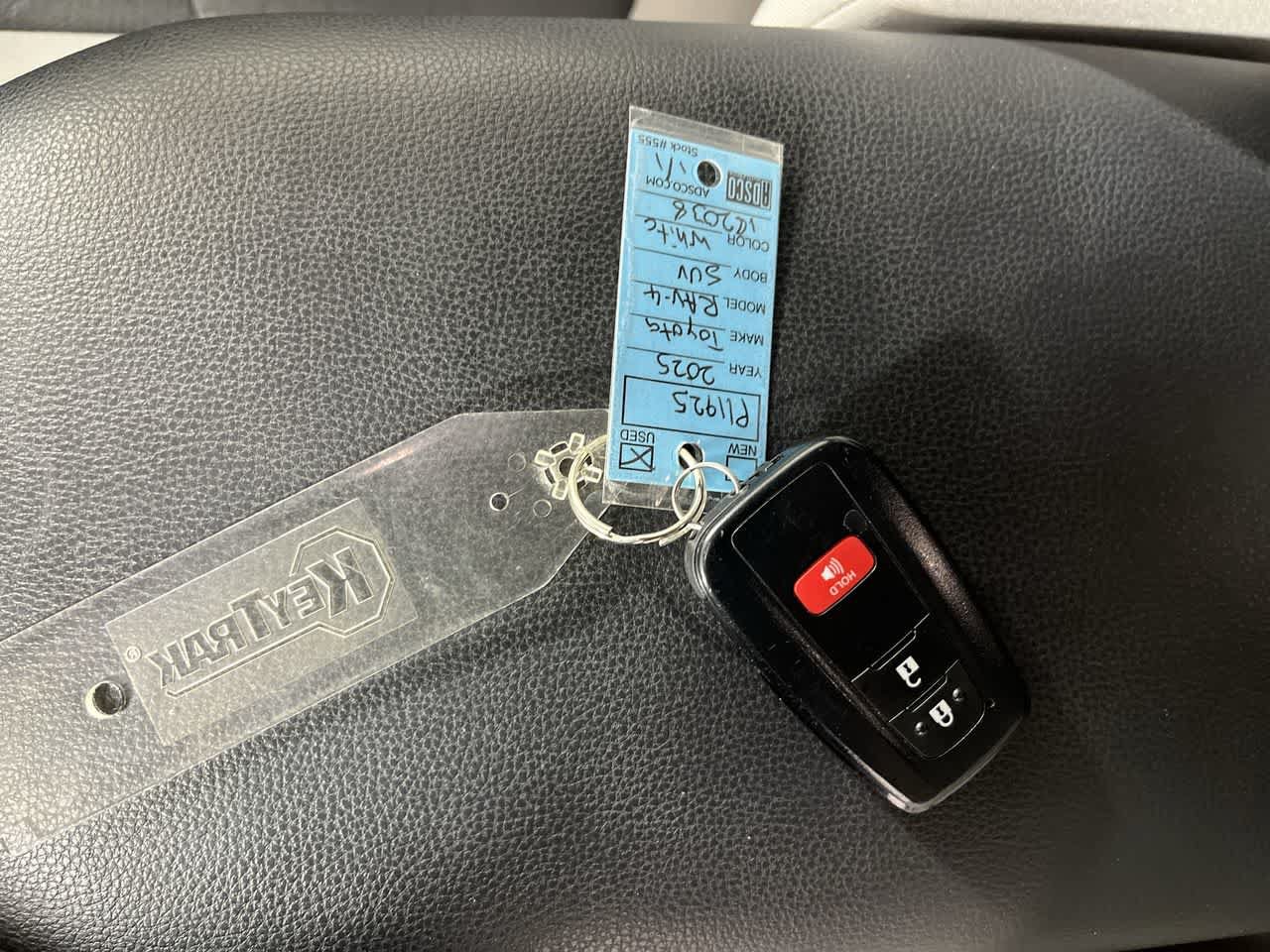 Used 2025 Toyota RAV4 XLE AWD/4WD image 23