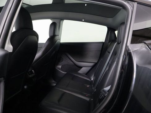 Used 2022 Tesla Model Y Long Range image 11