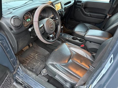 Used 2017 Jeep Wrangler Unlimited Sahara image 6