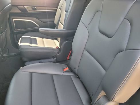 Used 2025 Kia Telluride S FWD image 13