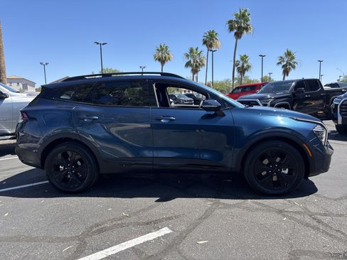 Used 2025 Kia Sportage X-Line AWD/4WD image 2