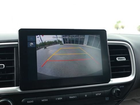 Used 2025 Hyundai Venue SEL FWD image 17