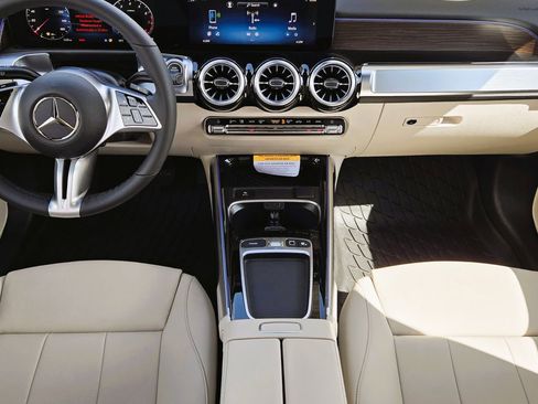 New 2026 Mercedes-Benz GLB 250 4MATIC image 6