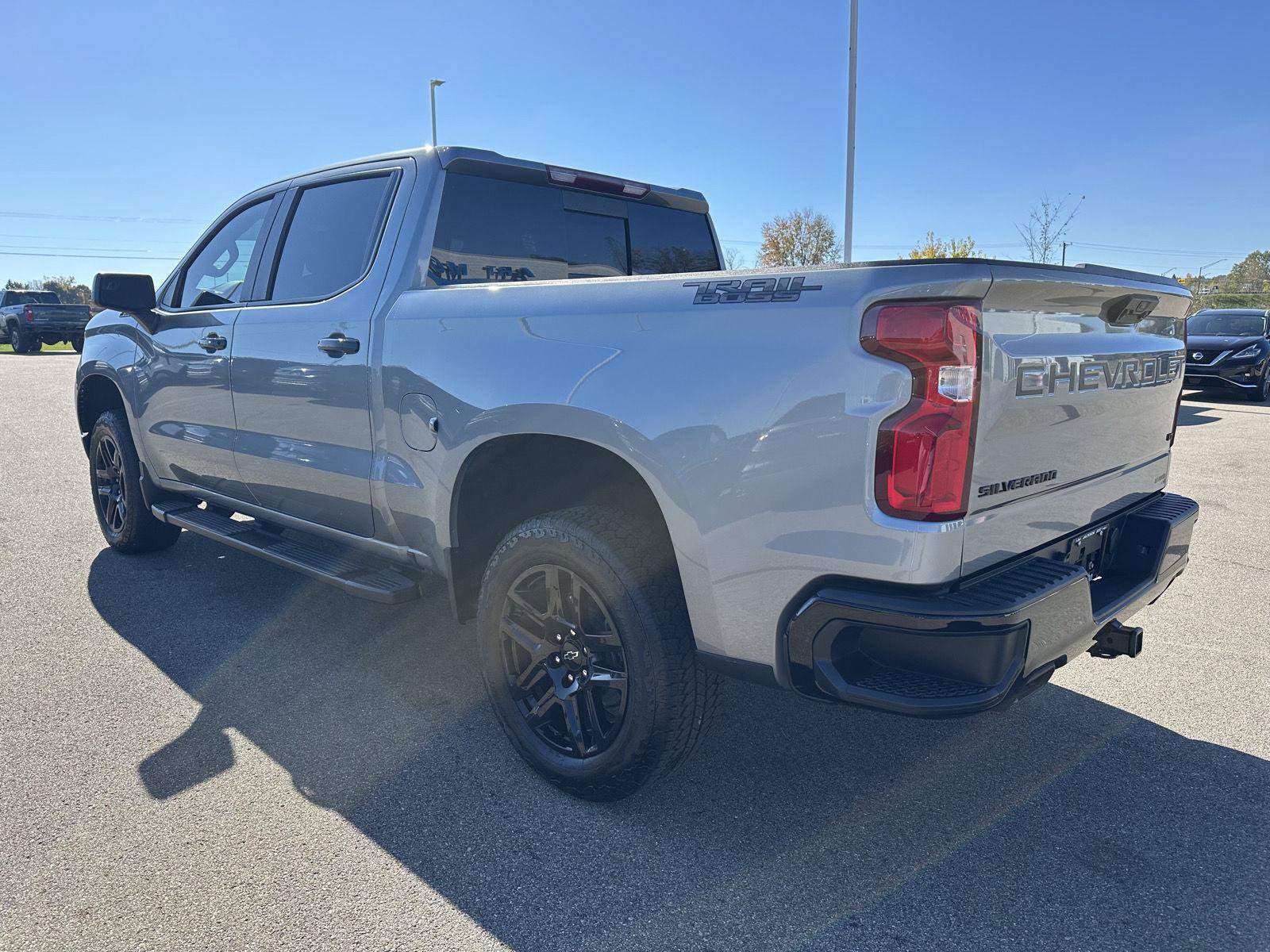 Used 2025 Chevrolet Silverado 1500 LT Trail Boss w/ Convenience Package II AWD/4WD image 5