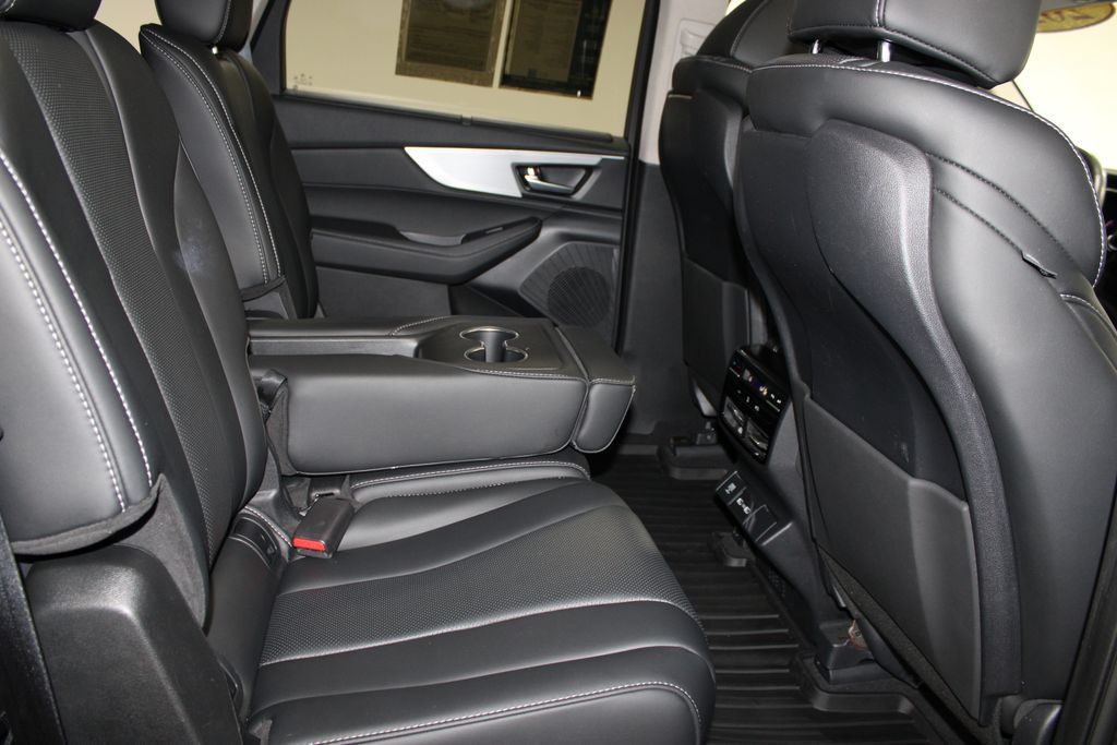 Used 2023 Acura MDX w/ Technology Package AWD/4WD image 34