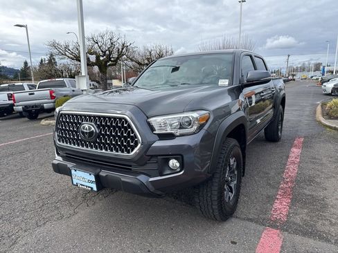 Used 2019 Toyota Tacoma TRD Off-Road image 3