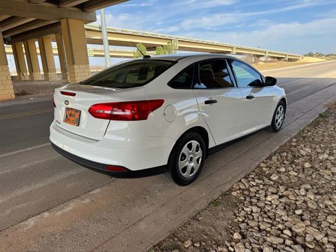 Used 2018 Ford Focus S image 3