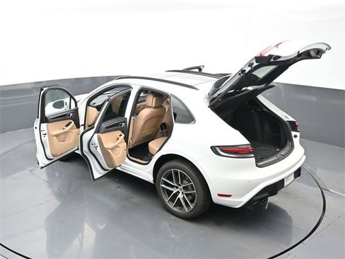Used 2024 Porsche Macan image 27
