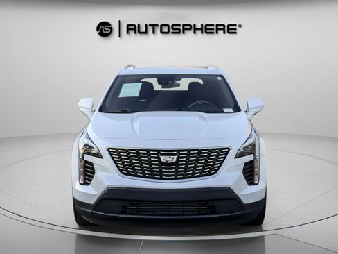 Used 2022 Cadillac XT4 Luxury w/ Cold Weather Package image 2