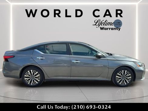 Used 2025 Nissan Altima 2.5 SV image 8