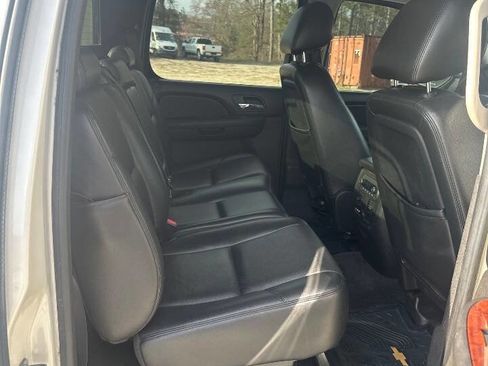 Used 2013 Chevrolet Avalanche LTZ image 36