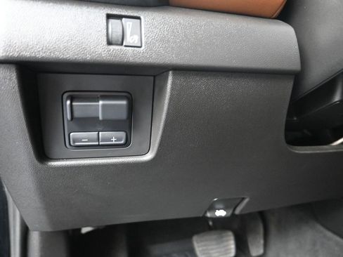 Used 2024 GMC Canyon AT4 w/ Technology Package image 13