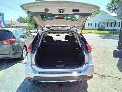 Used 2017 Nissan Rogue S w/ S Appearance Package AWD/4WD image 9