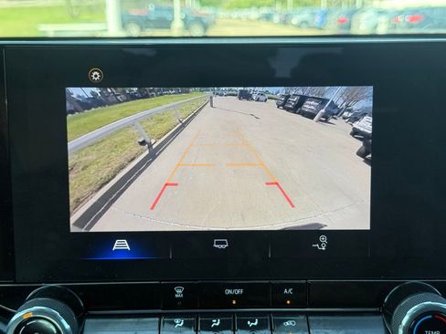 Used 2024 Chevrolet Colorado W/T image 10