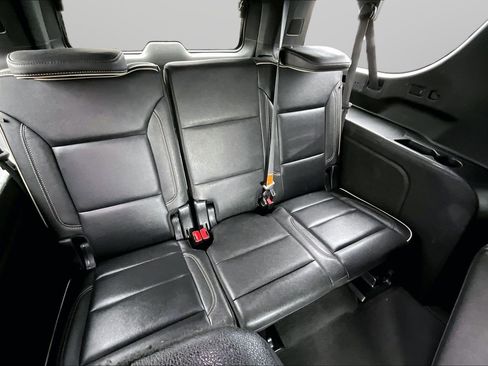 Used 2023 Chevrolet Suburban Premier AWD/4WD image 19