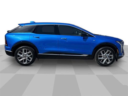 New 2025 Cadillac Optiq Luxury 1 image 8