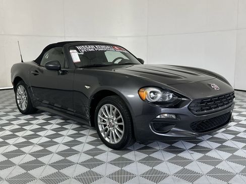 Used 2018 FIAT 124 Spider Classica w/ Technology & Siriusxm Group RWD image 2