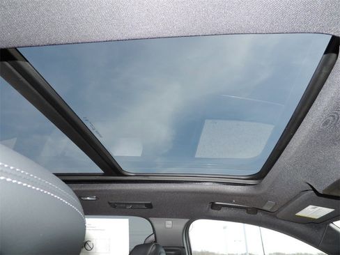 New 2026 Buick Enclave Avenir image 9