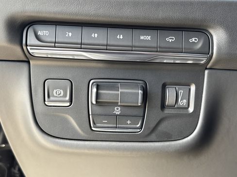 Used 2025 Cadillac Escalade Sport Platinum w/ LPO, ONYX Package image 19