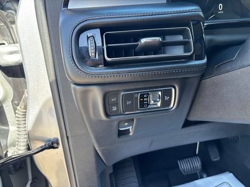 Used 2022 Lincoln Nautilus AWD w/ Premium Package image 15