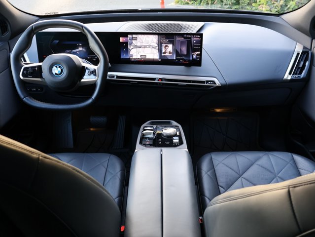 Used 2023 BMW iX xDrive50 w/ Sport Package AWD/4WD image 22