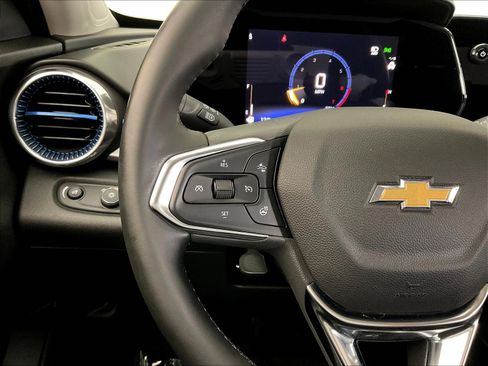 Used 2025 Chevrolet Trax LT w/ Driver Confidence Package FWD image 11