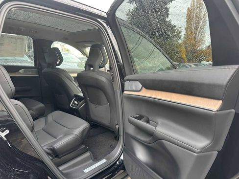 New 2025 Volvo EX90 Ultra w/ Protection Package Premier image 13