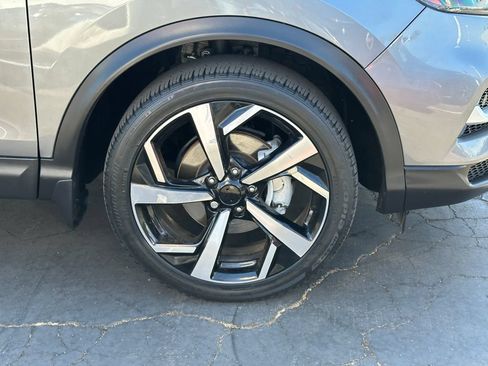 Used 2022 Nissan Rogue Sport SL FWD image 13