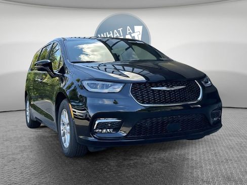 New 2026 Chrysler Pacifica Select FWD image 32