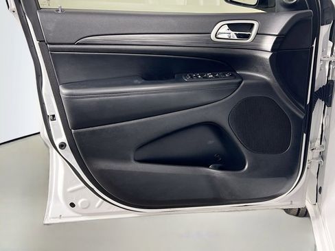 Used 2021 Jeep Grand Cherokee Altitude image 18